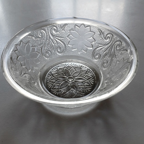 VTG - Depression Glass Dessert Bowls - Picture 3 of 7